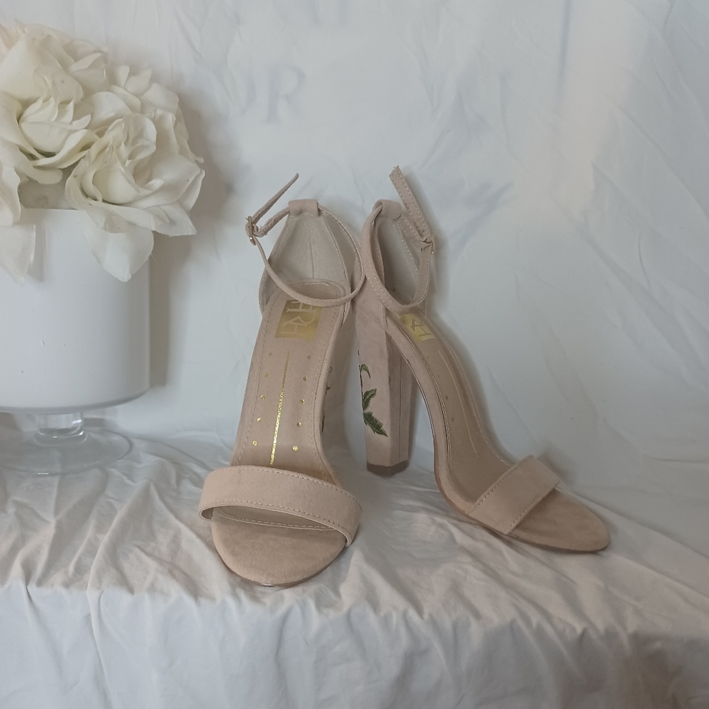 Rose pink heels with red roses!